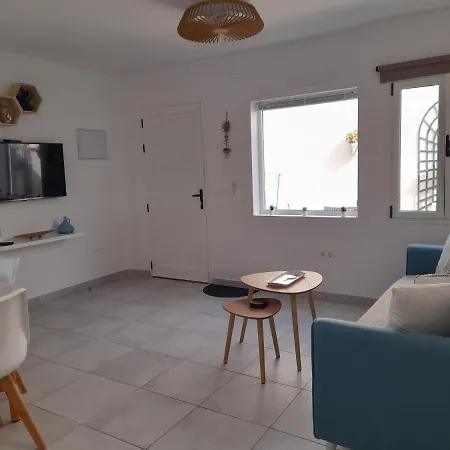 Апартаменты Paseo Del Mar- Playa Roca Sea Front Access - Free Ac - Wifi *